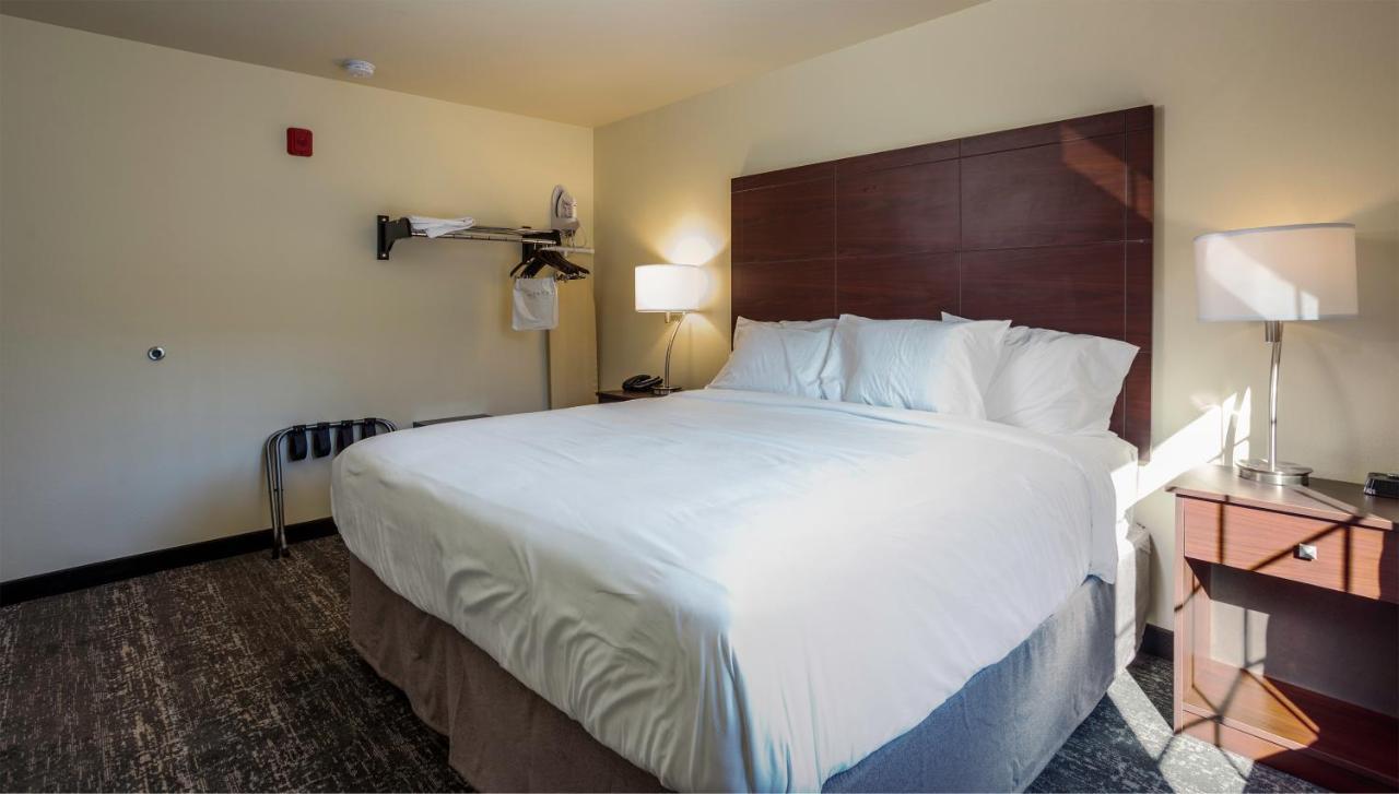 Cobblestone Inn & Suites - Brookville Bagian luar foto